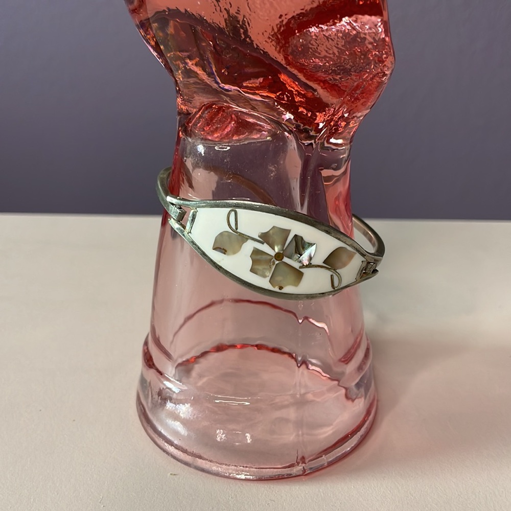 Silver bracelet with Mother of Pearl inlay flower